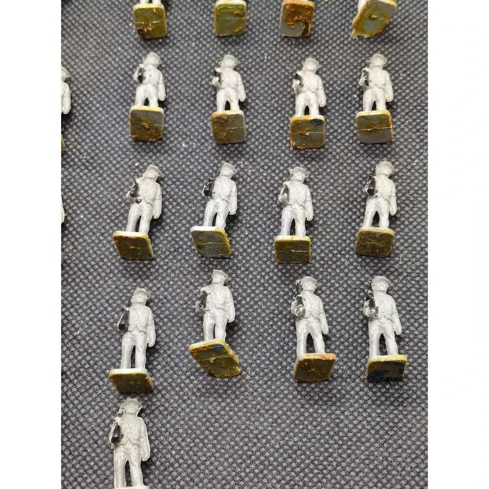 (44) Infantry Holding Rifle Miniatures 1/72 Scale